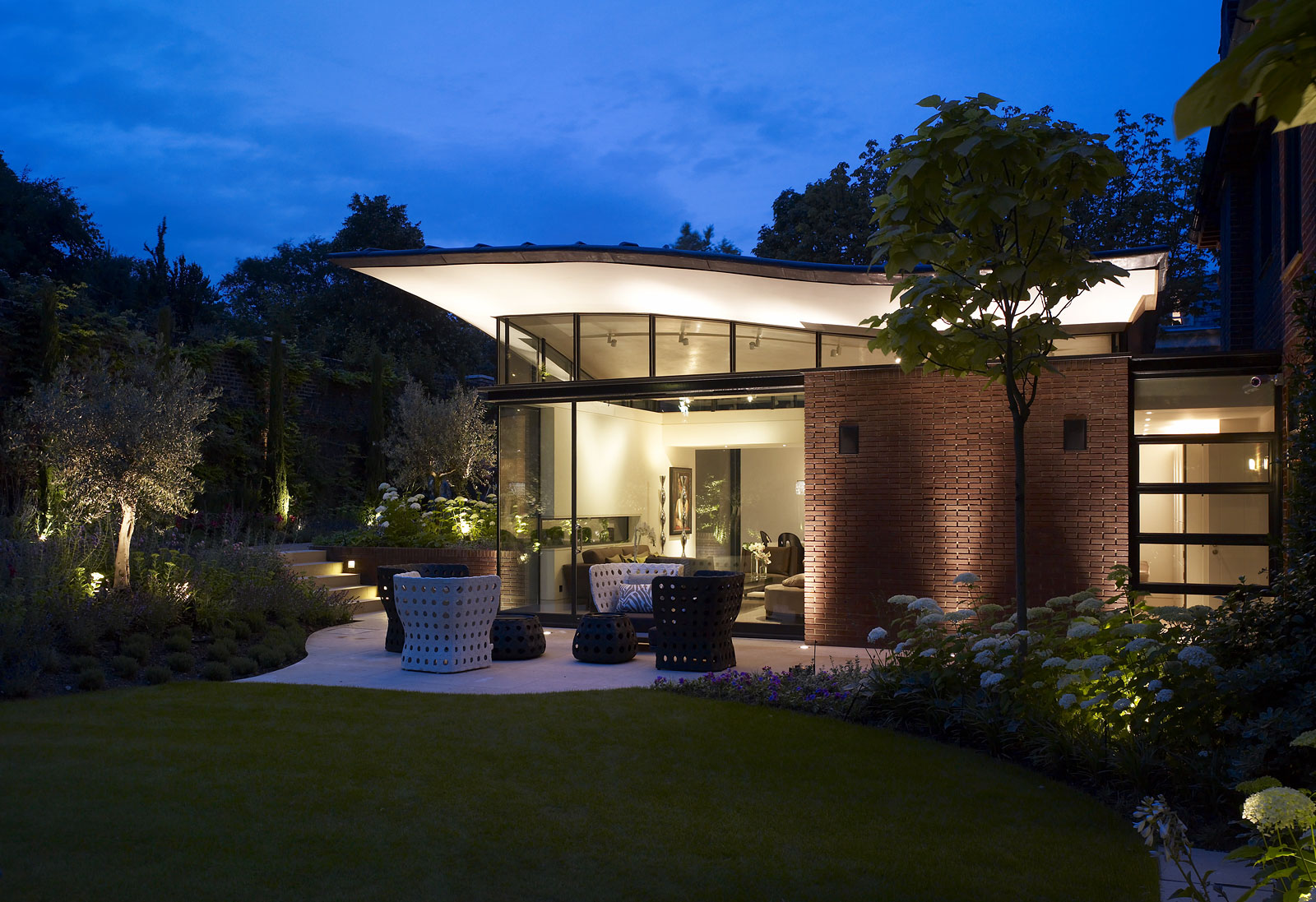 Grove Residence, Extension at dawn
