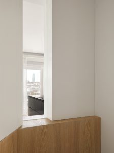 EC1 Penthouse: View from entrance area through kitchen towards South London