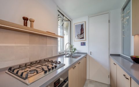 Whittington Estate Apartment: kitchen