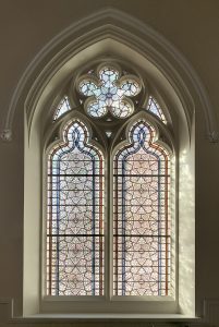 Deutsche Christuskirche London: Bleiverglaste Kirchenfenster
