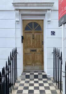 Chelsea Townhouse: entrance door